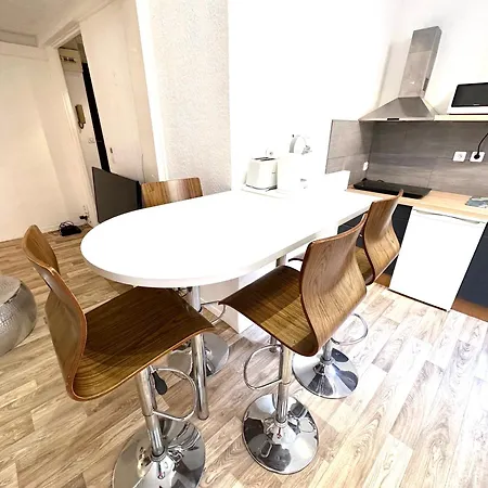 Mezzanine Sur Le Port * Nice