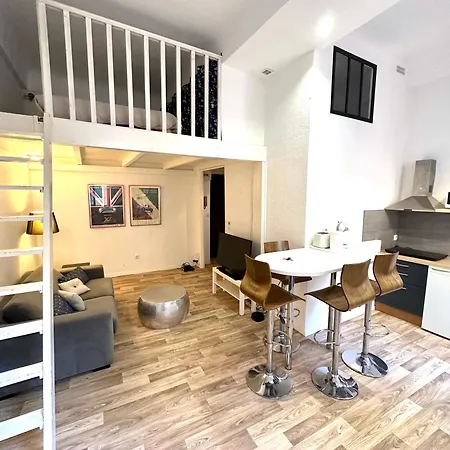 Mezzanine Sur Le Port *