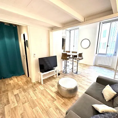 Mezzanine Sur Le Port Nice